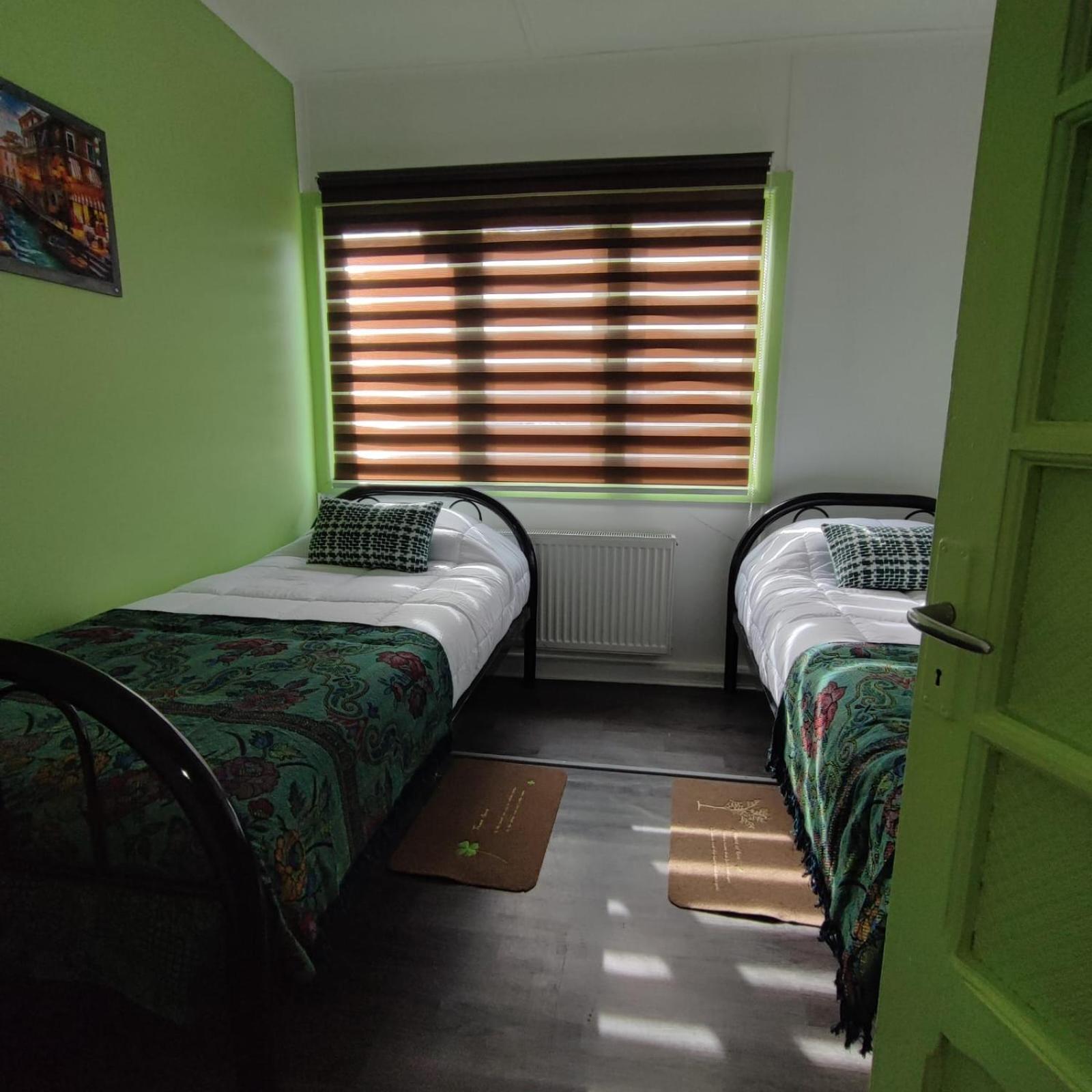 Hostel Kuntur Puerto Natales Buitenkant foto
