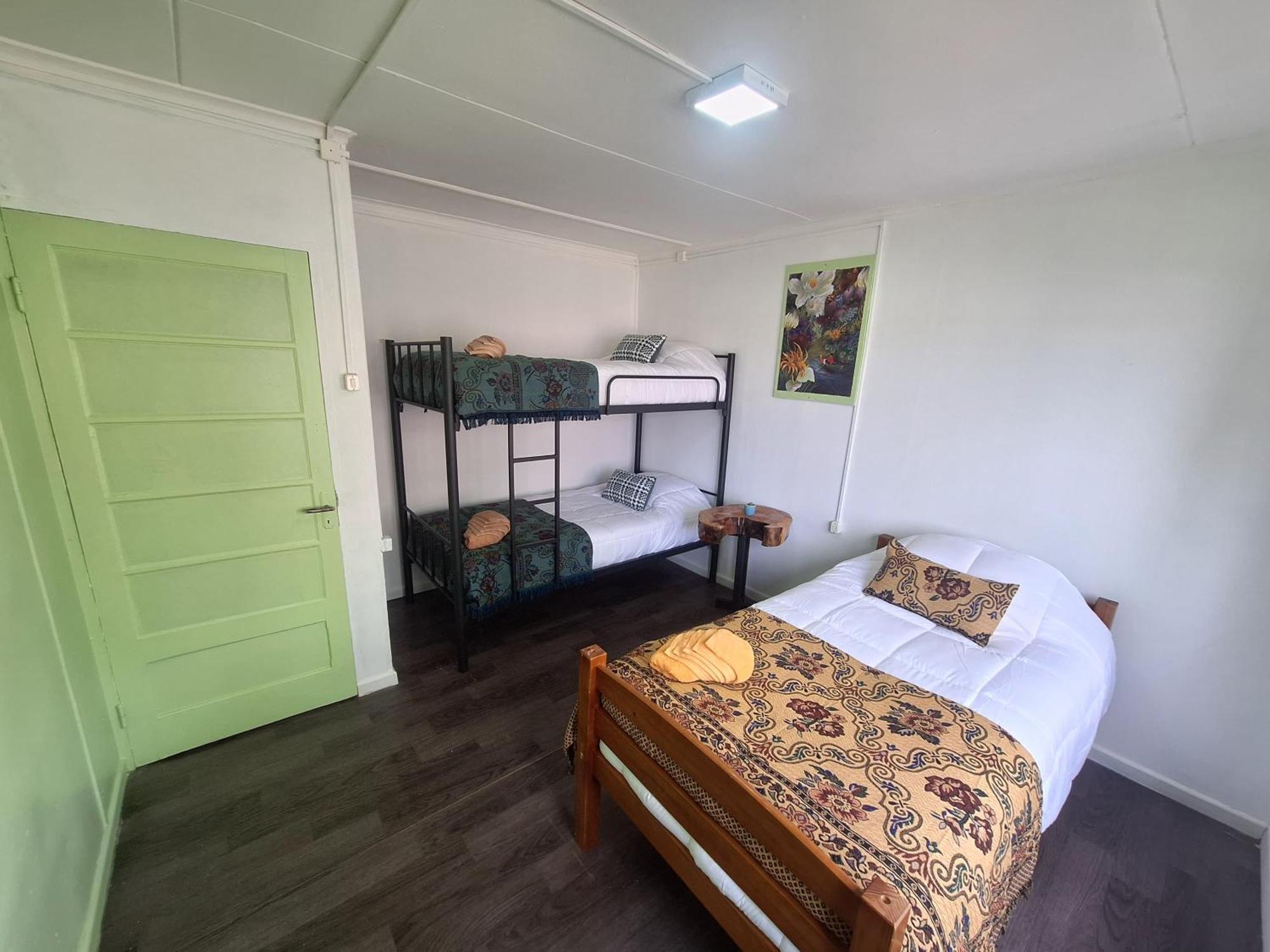 Hostel Kuntur Puerto Natales Buitenkant foto