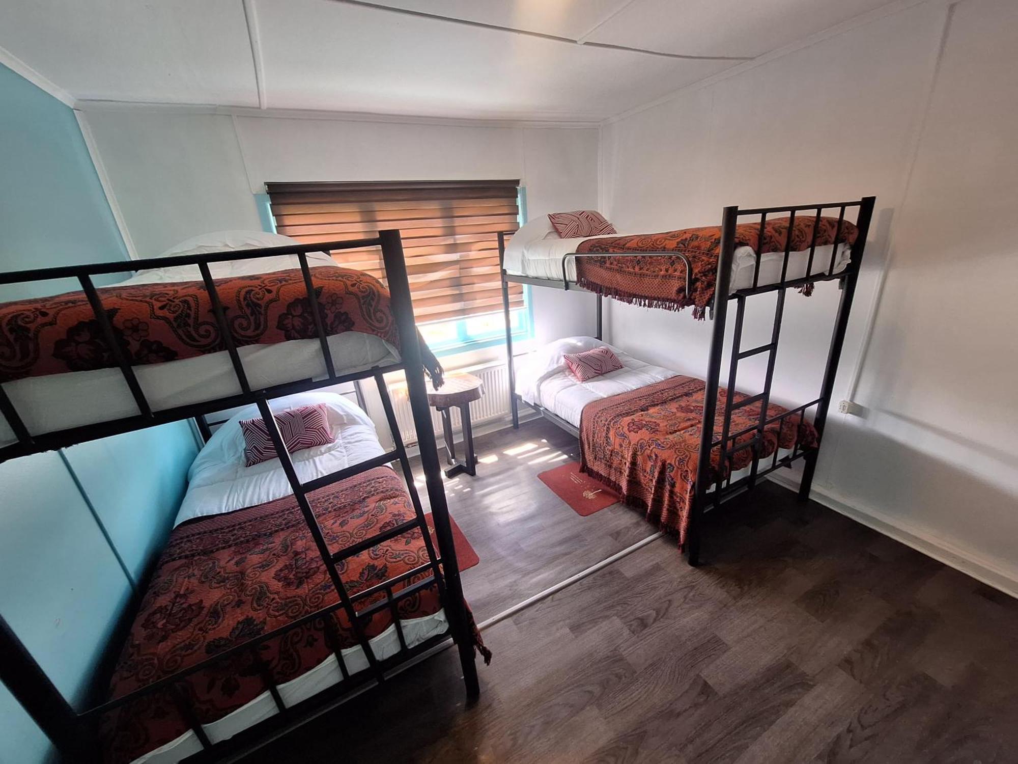 Hostel Kuntur Puerto Natales Buitenkant foto